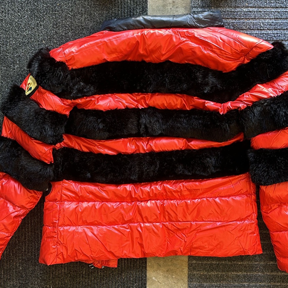 rossignol createur jacket red super fancy 

Only used one time super new !! 

XS
